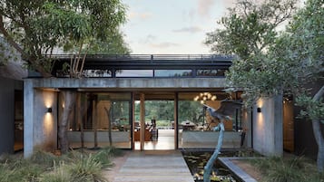 Villa | Premium bedding, free minibar items, in-room safe, desk