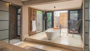 Suite (Ivory Lodge) | Bilik Mandi | Tab mandi dan pancuran berasingan, tab mandi rendaman dalam