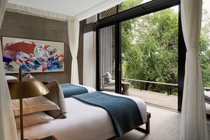 Fish Eagle Residence | Premium bedding, free minibar items, in-room safe, desk