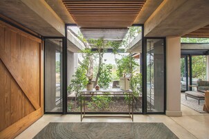 ห้องสวีท (Ivory Lodge) | เครื่องนอนระดับพรีเมียม, มินิบาร์ฟรีบางอย่าง, ตู้นิรภัยในห้องพัก