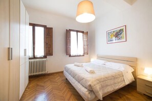 2 bedrooms, travel crib, bed sheets - Appartamento Ricasoli (Florence)