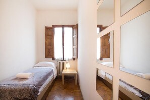 2 bedrooms, travel crib, bed sheets - Appartamento Ricasoli (Florence)