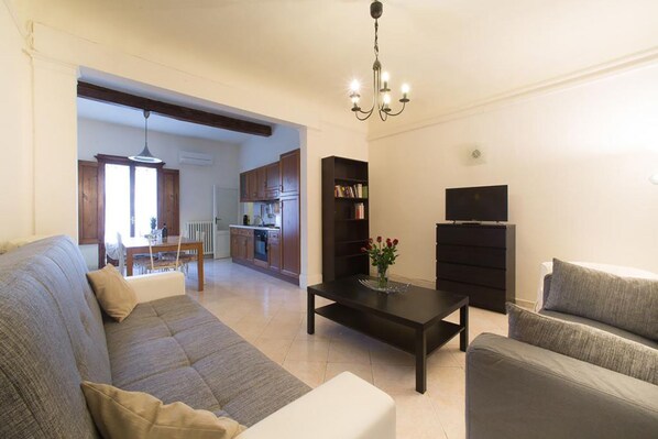 Apartment, 2 Schlafzimmer | Wohnbereich | Flachbildfernseher