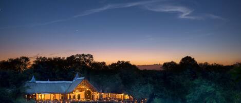 Fassade der Unterkunft â Abend/Nacht