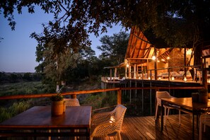 Front of property - evening/night - Lion Sands Narina Lodge (Mbombela)