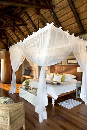 1 bedroom, premium bedding, free minibar items, in-room safe - Lion Sands Narina Lodge (Mbombela)