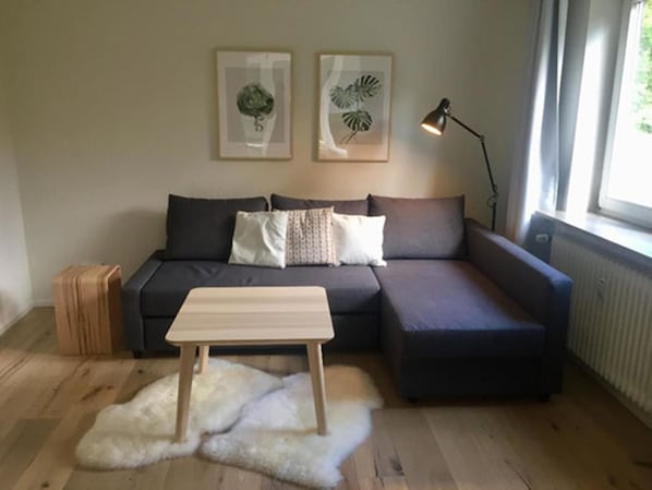 Apartment (Börner 2) | Living area | Flat-screen TV, DVD player