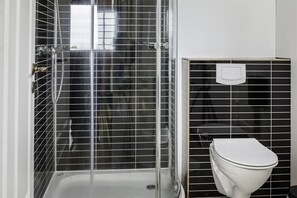 샤워 시설, 헤어드라이어, 타월, 비누