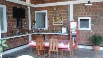 En 21-tommers TV med Parabol-TV