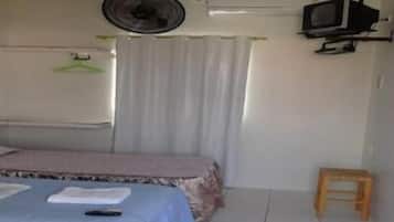 Quarto Casal Suite | Frigobar, cortinas blackout, Wi-Fi de cortesia, roupa de cama