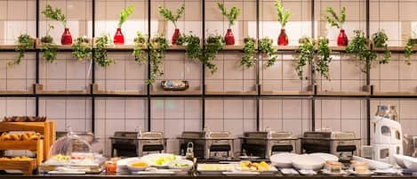 Daily buffet breakfast (USD 15 per person)