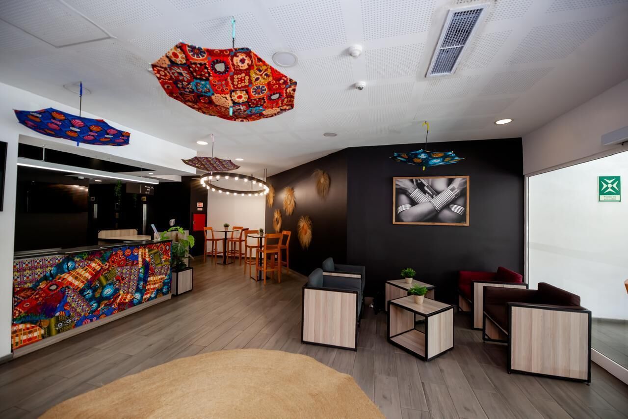 Lobby lounge