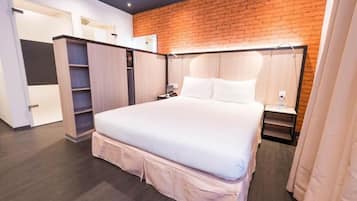 Superior Room, 1 Queen Bed | In-room safe, desk, laptop workspace, free WiFi