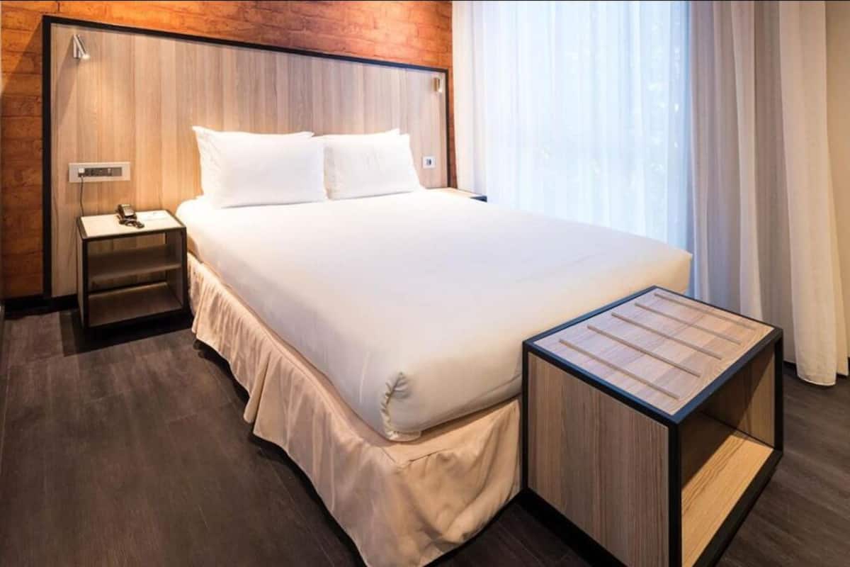 In-room safe, desk, laptop workspace, free WiFi