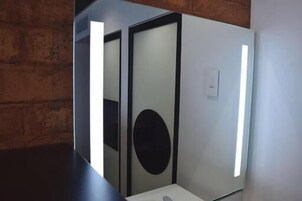 Ducha, artículos de tocador gratuitos, secador de pelo, toallas