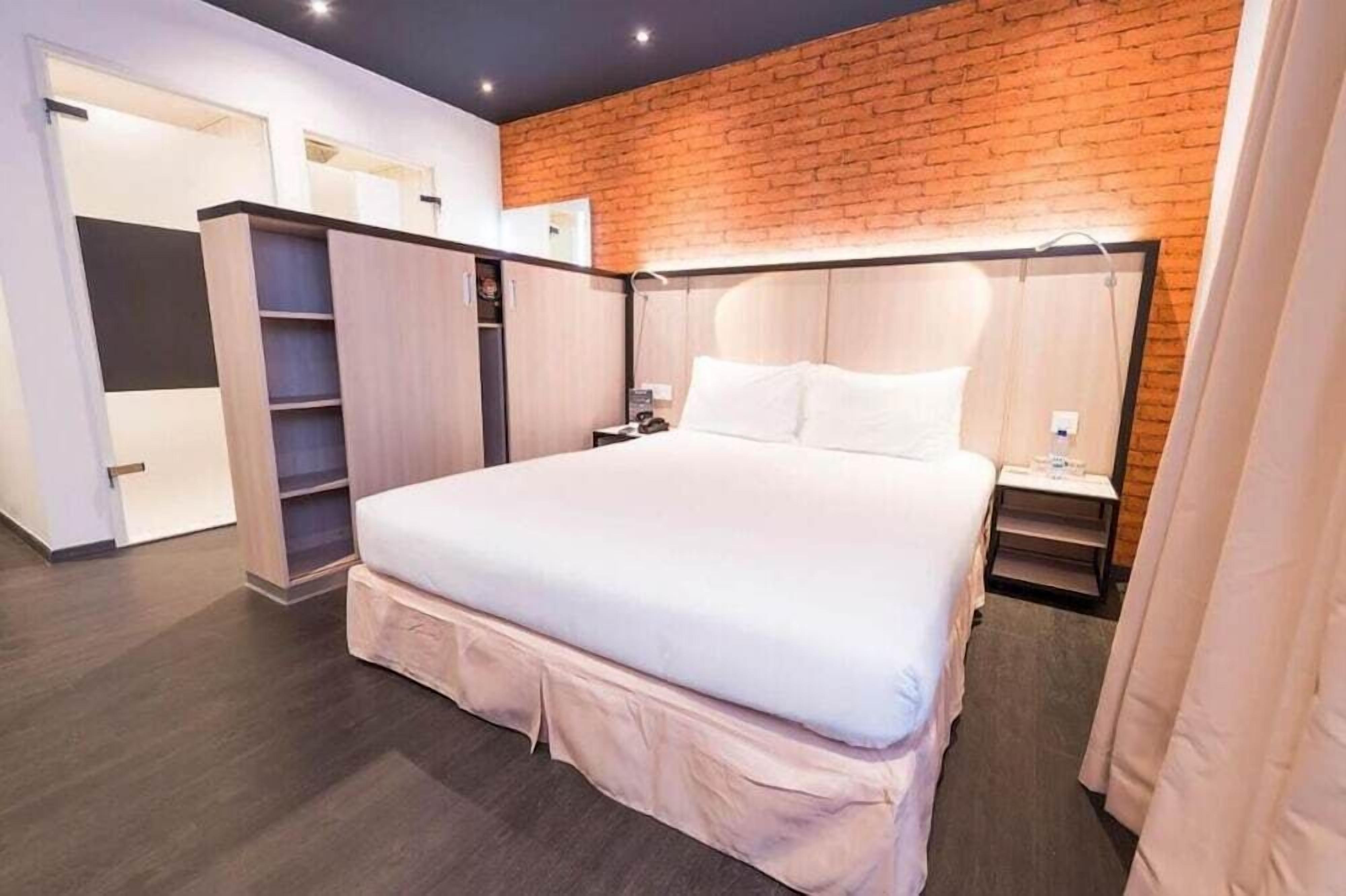 In-room safe, desk, laptop workspace, free WiFi