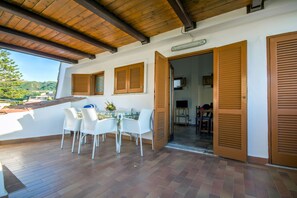 Appartamento, 2 camere da letto, vista mare | Terrazza/patio