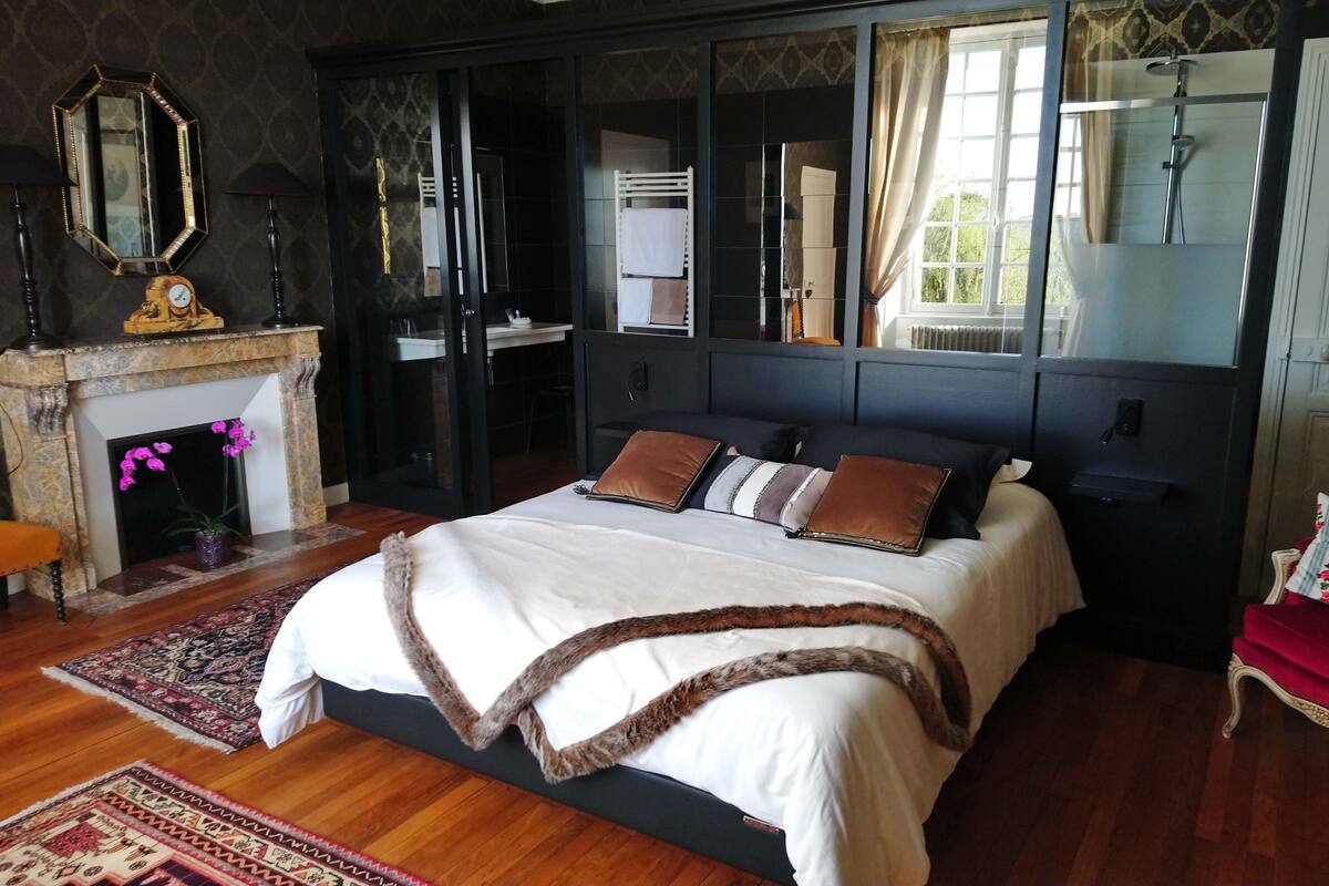 Habitación doble (2 - Dentelle) | Ropa de cama de alta calidad, edredones de plumas, escritorio