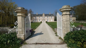Property entrance - Manoir de Conjon (Crouay)