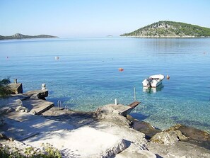 Una spiaggia nelle vicinanze