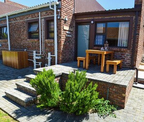 The River House Chilled Room | Terrace/patio - The River House (Colchester)