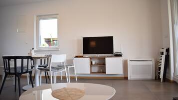 Apartment (1) | Wohnbereich | Flachbildfernseher