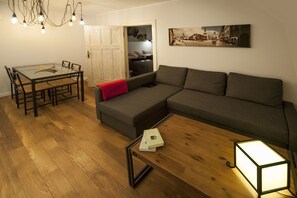 Tabla de planchar con plancha, wifi gratis y ropa de cama 