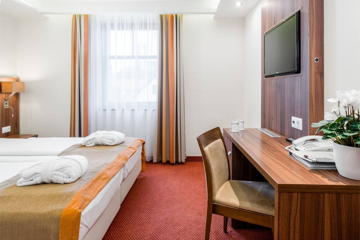 Comfort Double or Twin Room | 1 bedroom, minibar, in-room safe, blackout drapes