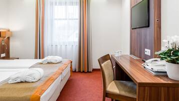 Comfort Double or Twin Room | Minibar, in-room safe, blackout drapes, soundproofing