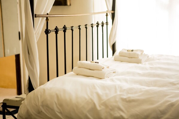 House, 6 Bedrooms | Free WiFi, bed sheets - Accubuild (Gansbaai)