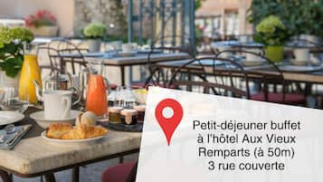 Petit déjeuner buffet servi tous les jours en supplément