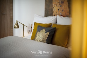 Comfort Apartment, 2 Bedrooms | Iron/ironing board, free WiFi, bed sheets - Very Berry Apartments Orzeszkowej 16 (Poznan)