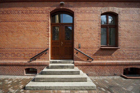 Property entrance - Very Berry Apartments Orzeszkowej 16 (Poznan)