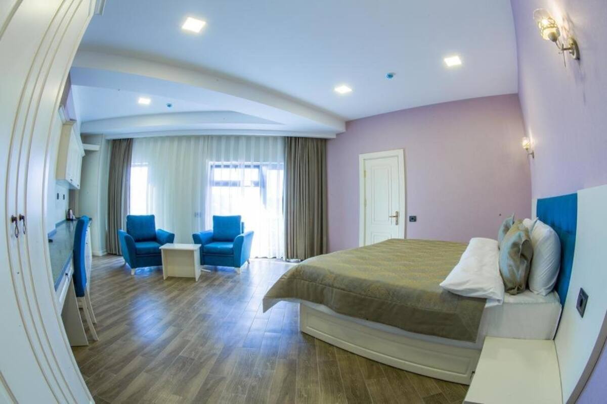 Minibar, in-room safe, iron/ironing board, free cribs/infant beds