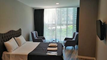 Desk, blackout curtains, soundproofing, free WiFi