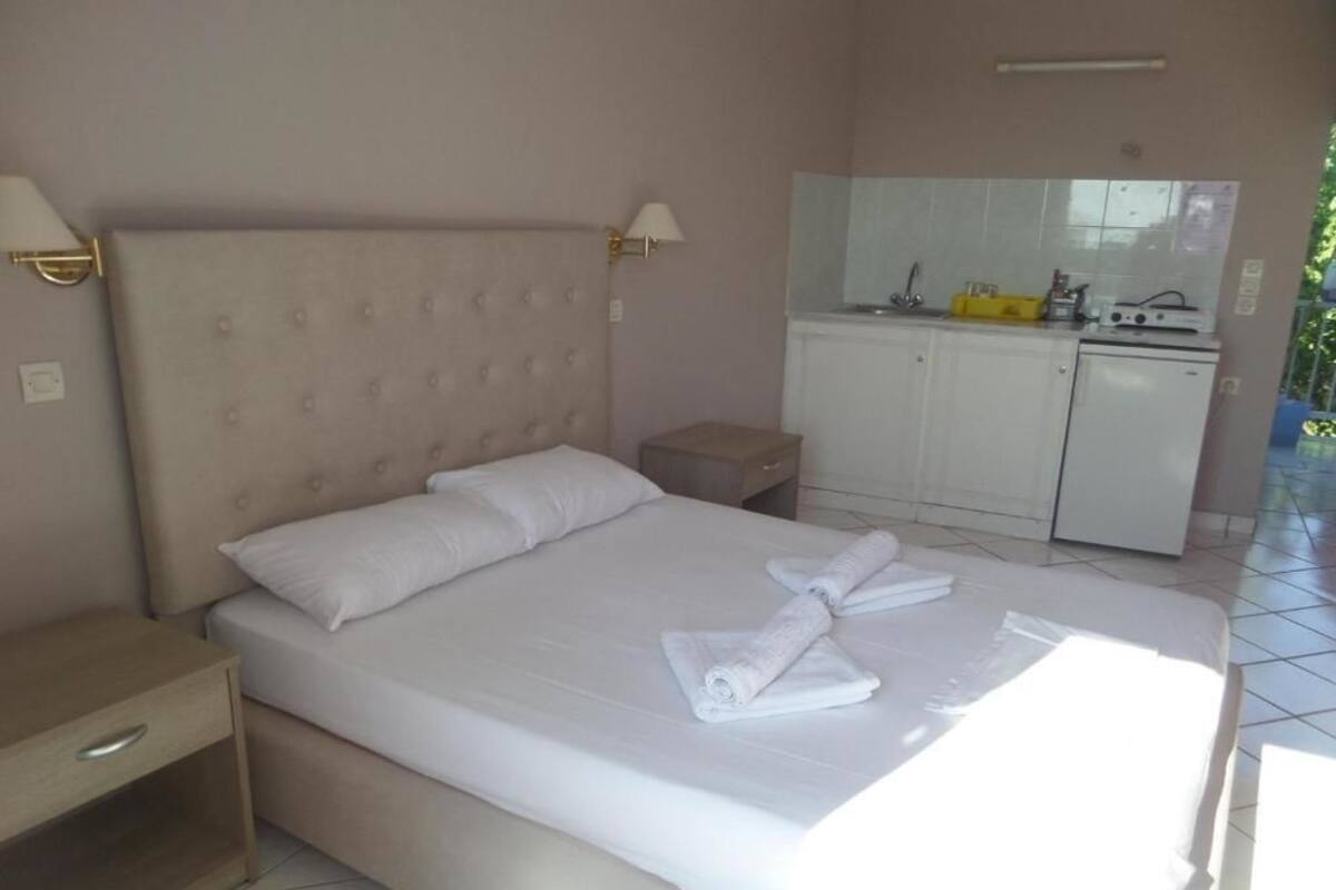 In-room safe, bed sheets