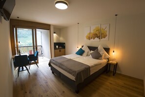 Habitació doble júnior, vistes al riu | 1 dormitori, minibar i caixa forta a l'habitació 