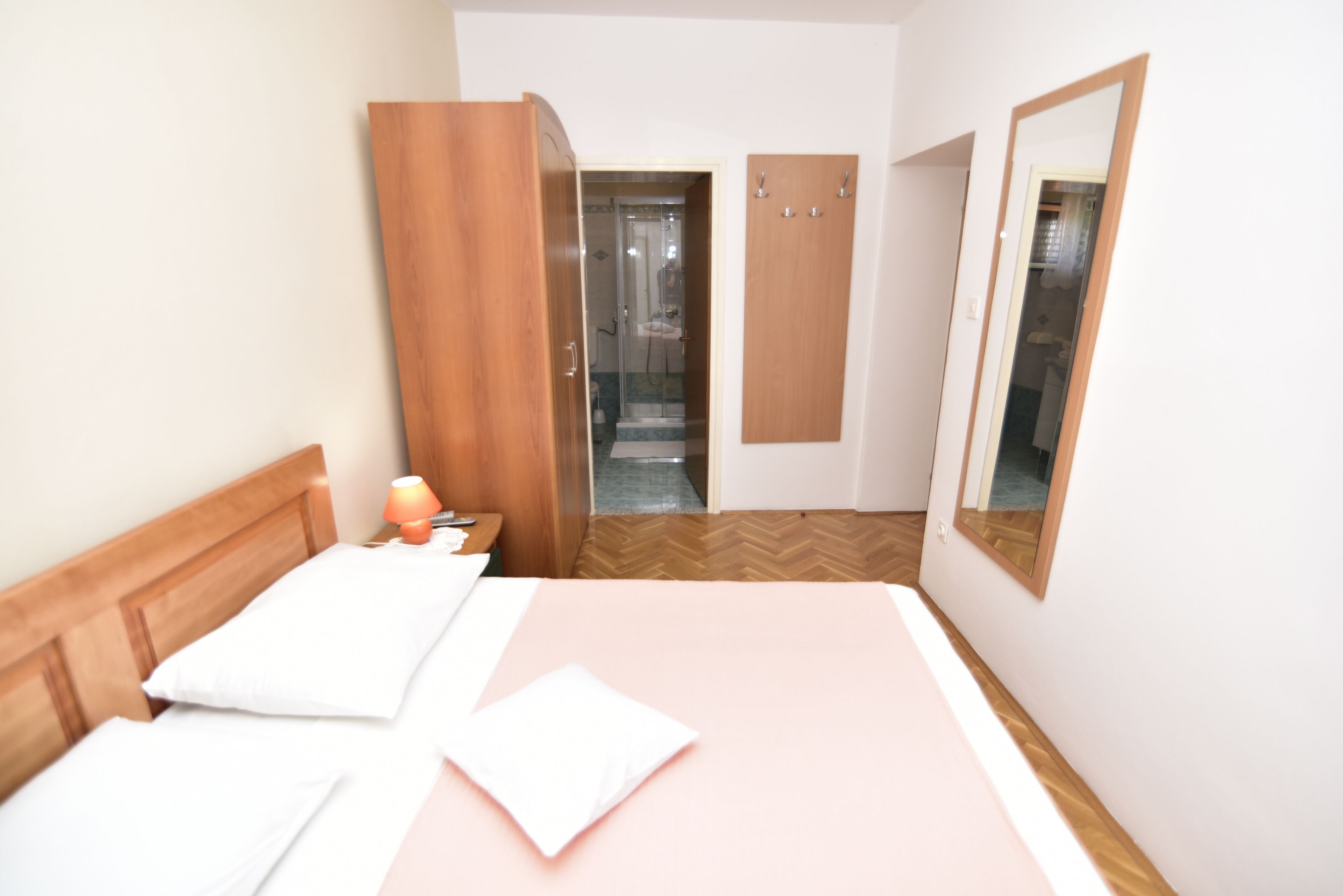 Habitación triple (2) | Escritorio, sistema de insonorización, wifi gratis y ropa de cama