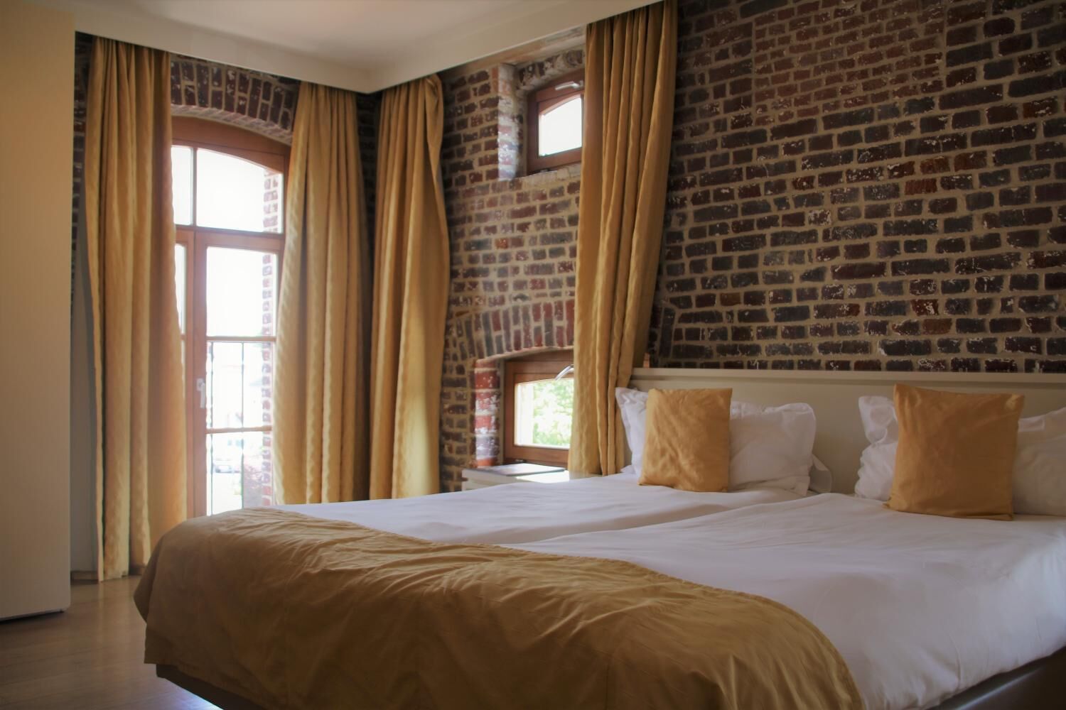 Premium bedding, desk, blackout curtains, soundproofing