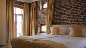 Premium bedding, desk, blackout drapes, soundproofing