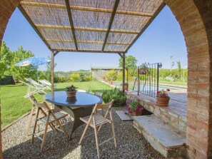 Outdoor dining - La Capannina by Interhome (Foiano della Chiana)