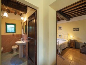 Sèche-cheveux, serviettes fournies