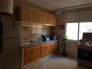 Apartment | Private kitchen | Fridge, microwave, oven, stovetop - Lilia-appart (Oujda)