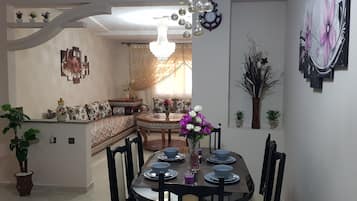 Apartment | Living area | Flat-screen TV