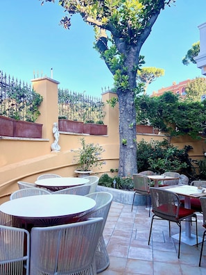 Petit déjeuner buffet compris tous les jours