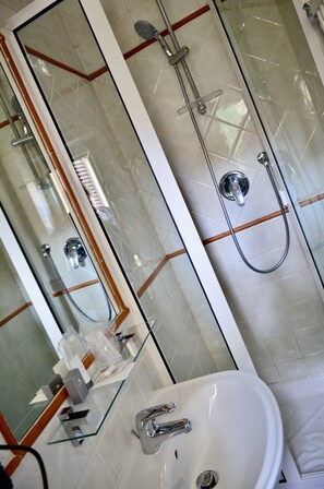 Standard Double or Twin Room | Minibar, free WiFi - Sourire Hotel (Rome)