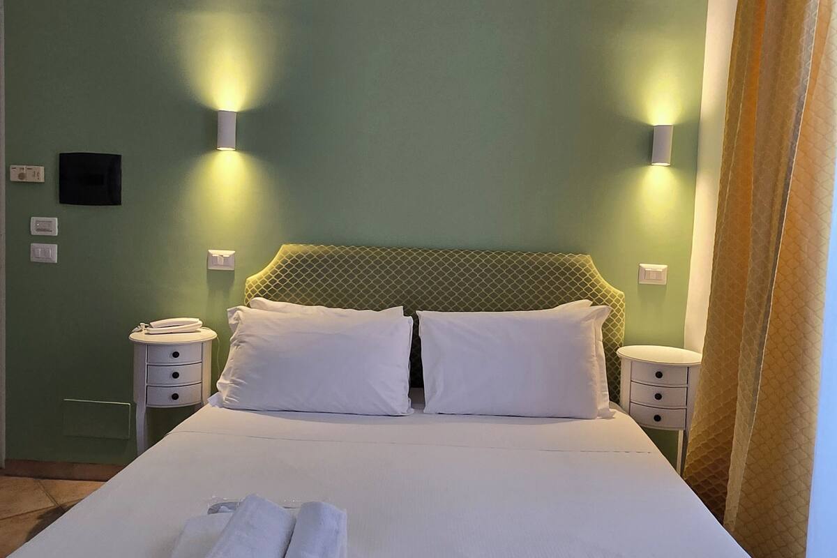 Economy Single Room | 1 bedroom, minibar, free WiFi