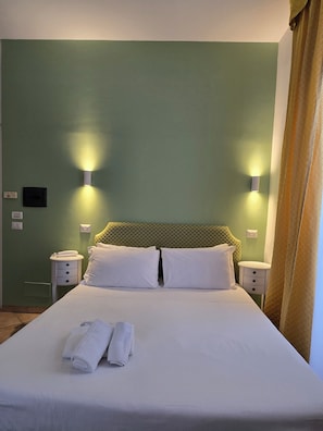 Quarto solteiro econômico | Frigobar, Wi-Fi de cortesia