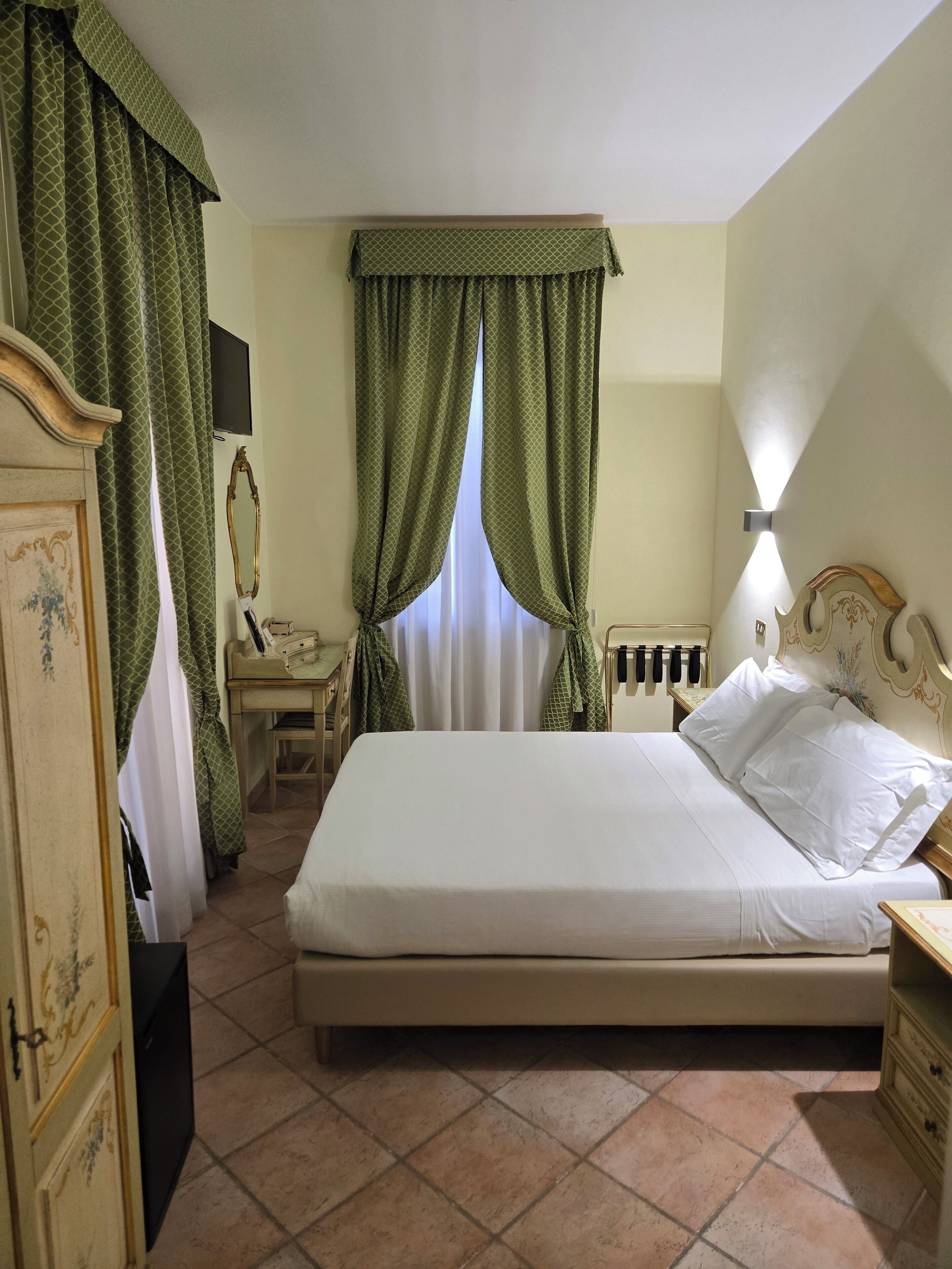 ห้องสแตนดาร์ดดับเบิล | บริเวณนั่งเล่น | ทีวีจอแบน