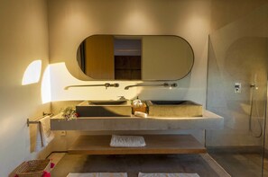 Comfort Villa, 6 Bedrooms | Bathroom | Free toiletries, hair dryer, towels, soap - Villa White stone (Marrakech)
